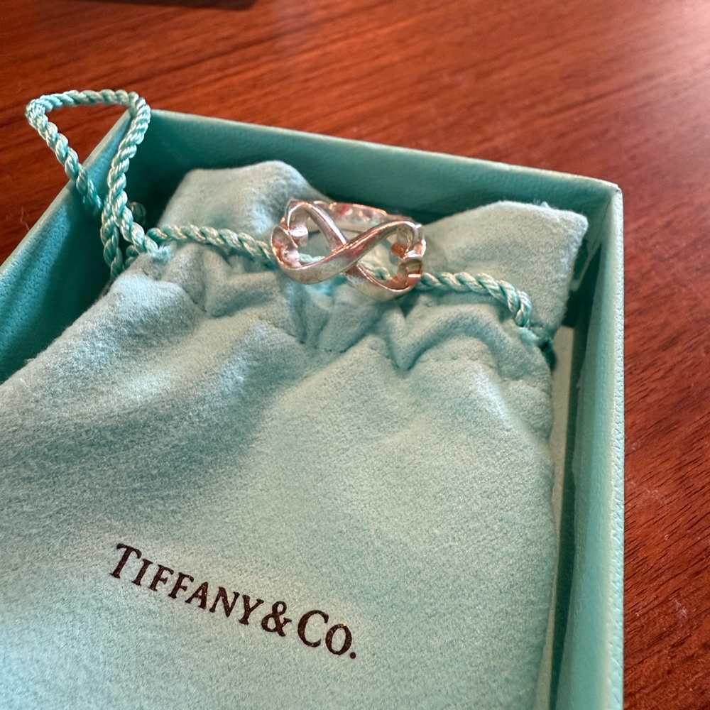 Tiffany & Co Paloma Picasso Loving Heart Infinity Ring in sterling silver (2006)